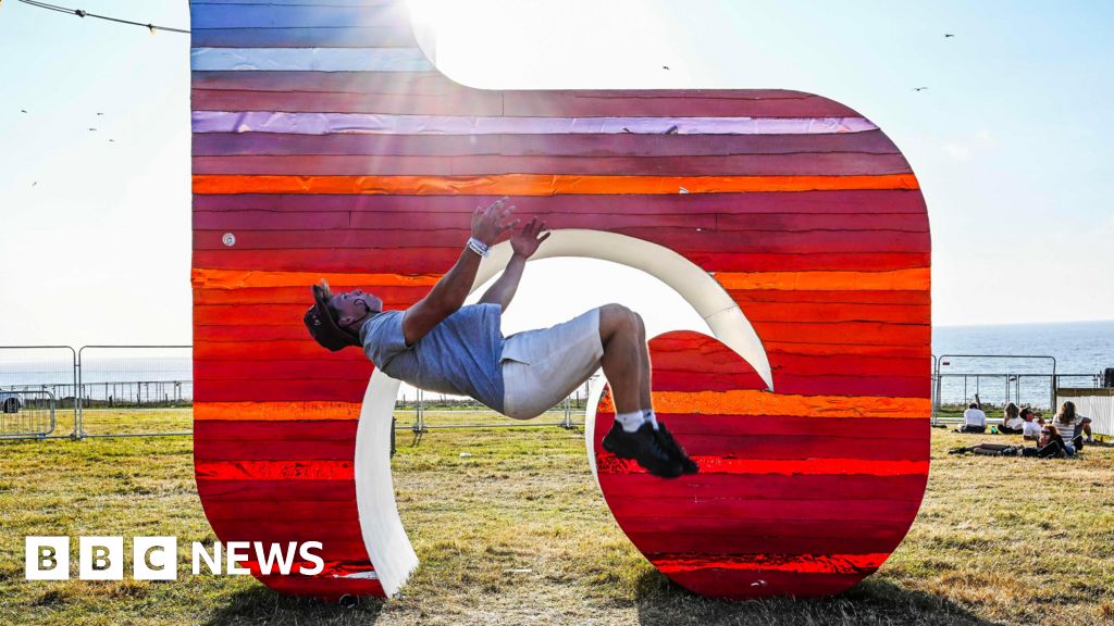 The child prodigy for the headline and surf champions The child prodigy for the headline and surf champions