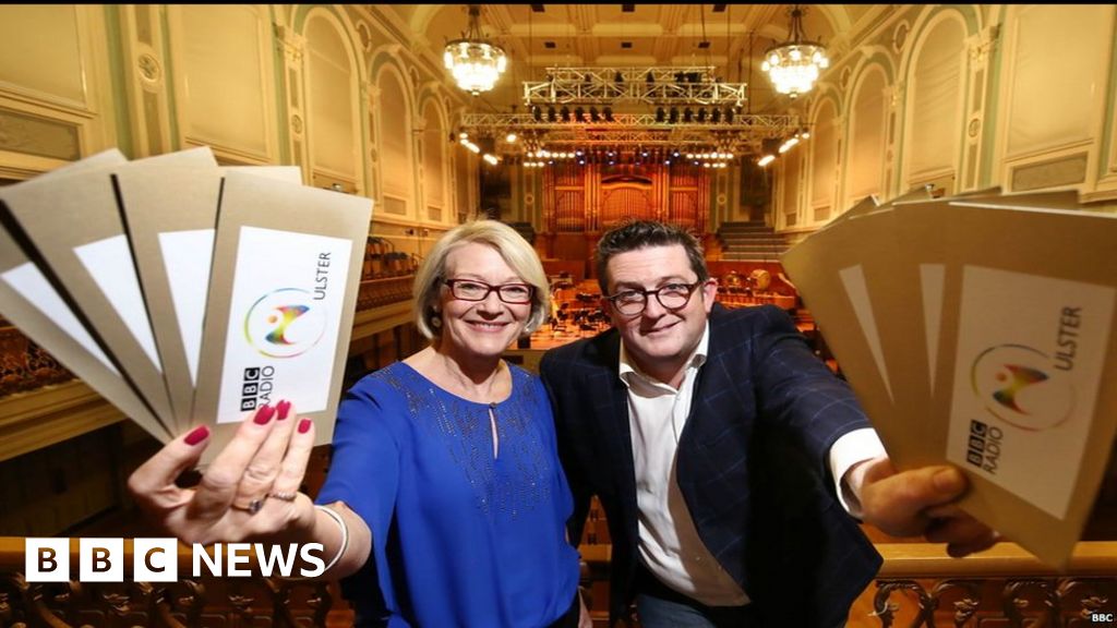 Radio Ulster birthday: Concert marks 40 years - BBC News