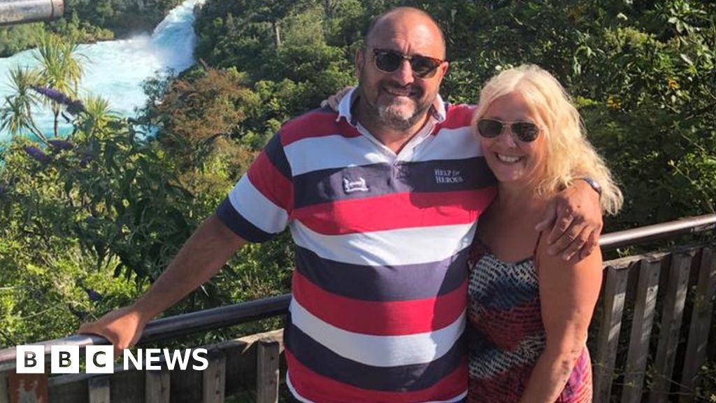 Coronavirus: honeymoon couple 'stranded' after the borders closed