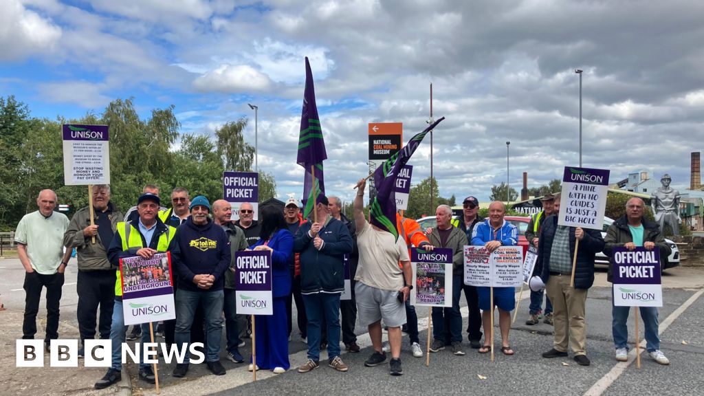 Museum strike is extended by another four weeks Museum strike is extended by another four weeks