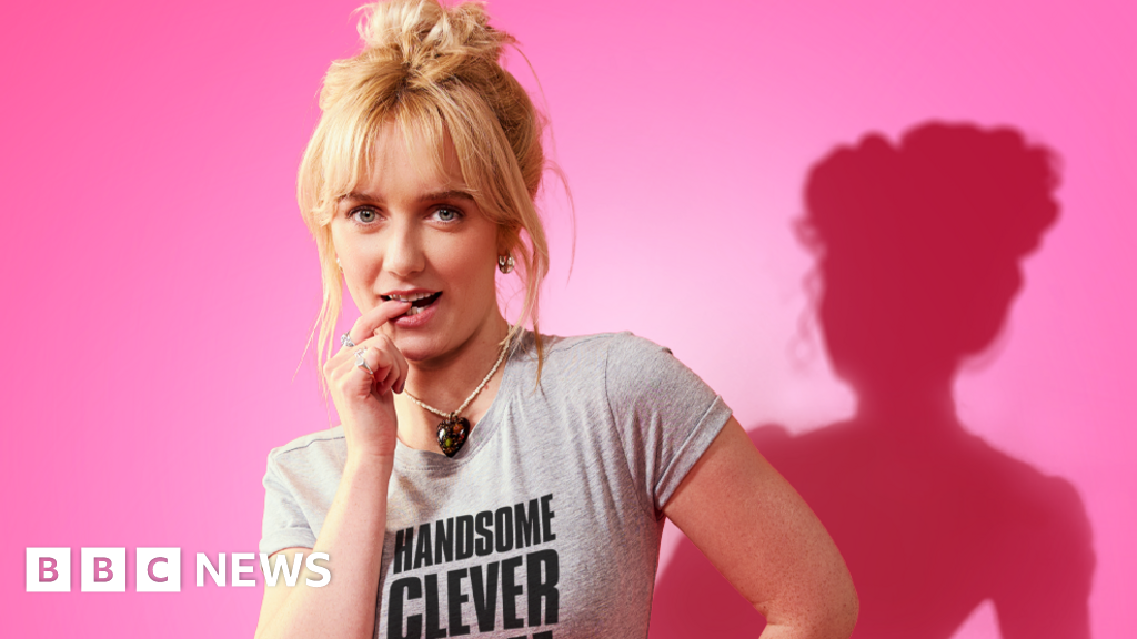 Dating apps, booze and clubbing - Jane Austen's Emma comes into the 21st Century