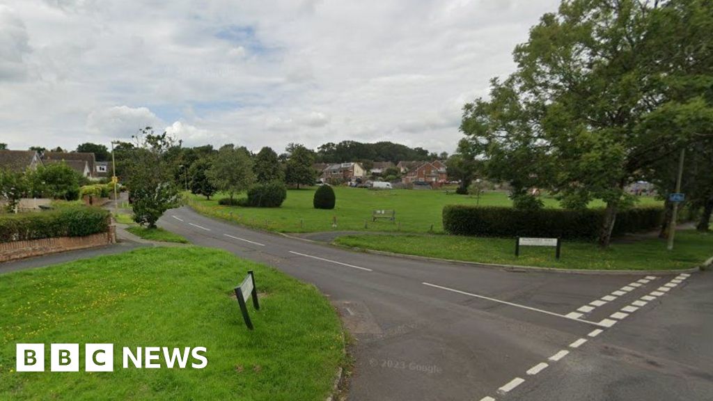 Waterlooville: Murder arrest after 82-year-old woman's death - BBC News