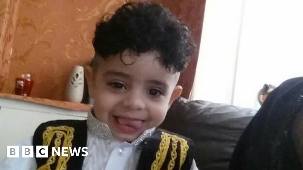 Two-year-old Boy Hit By Car In Birmingham Dies - BBC News