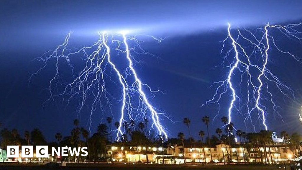 Spectacular Lightning Illuminates California Sky Bbc News 