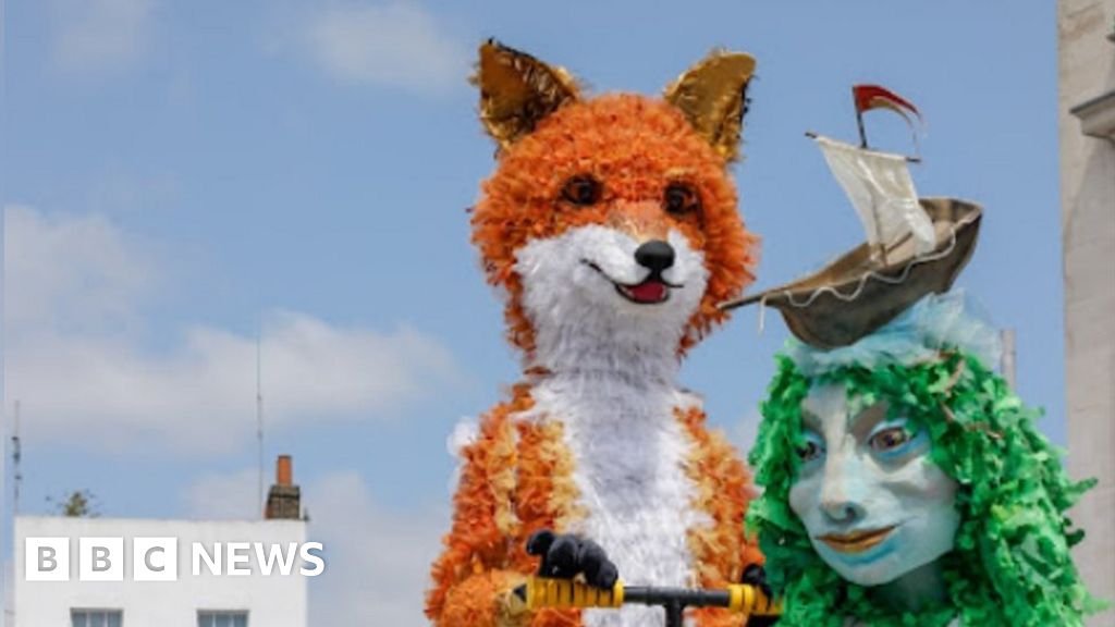 Giant mechanical fox to lead Gloucester parade