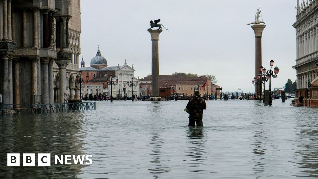 Venice floods: The tourist landmarks hit