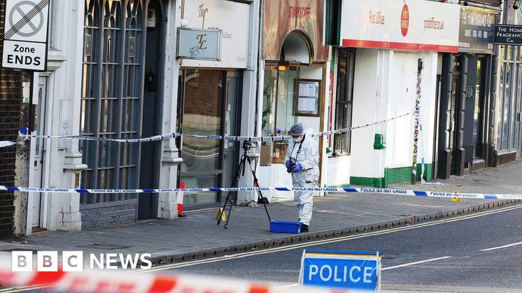 Murder arrest after fatal stabbing in Bedford BBC News