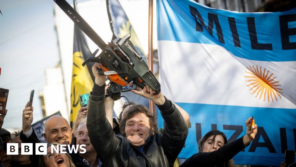 Новото правителство на Аржентина казва че ще отслаби стойността на