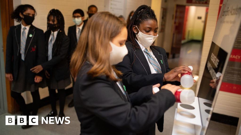 Covid: Military back-up for pupil testing as heads urge delay to start of term