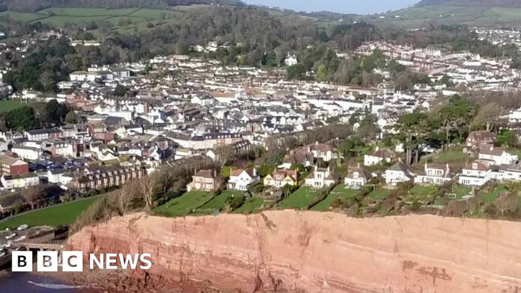 Council tax set to double for Devon second homes - BBC News