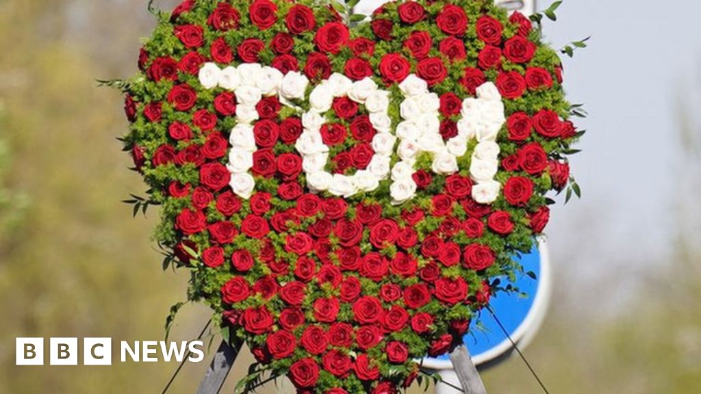 Tom Parker: Fans pay respects at The Wanted singer's funeral