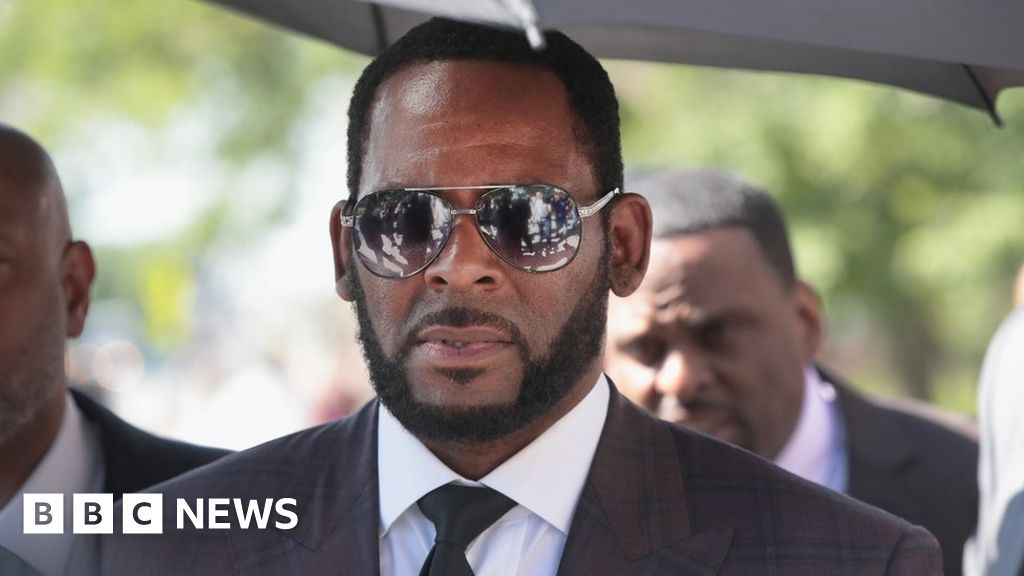 R Kelly Singer Pleads Not Guilty To Updated Sex Abuse Charges Bbc News
