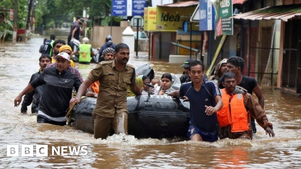 Kerala Floods: Rescue Efforts Step Up As Rains Begin To Ease - BBC News