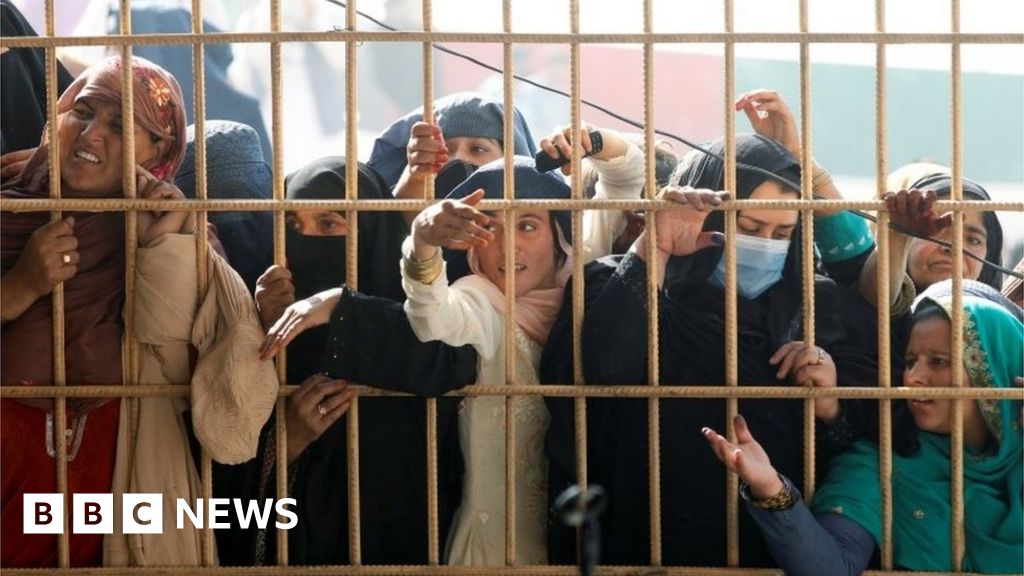 Many killed and wounded in Afghanistan visa stampede - BBC News