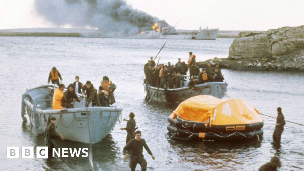 Falklands War: Sir Galahad troops ‘were sitting ducks’