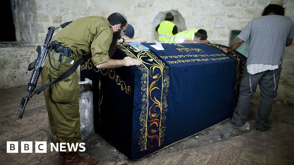 Palestinians attack biblical figure Joseph's tomb in West Bank