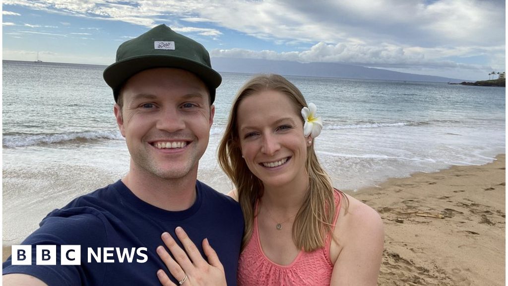 Hawaiian snorkel tour company abandoned couple at sea, lawsuit claims - BBC