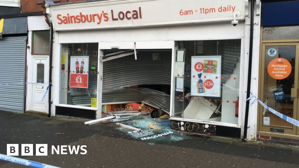 Ram-raiders smash through East Boldon shop front - BBC News