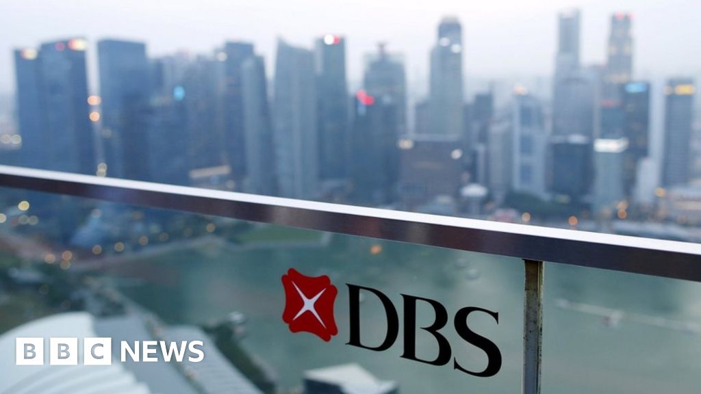 Coronavirus: Singapore bank evacuated after worker falls ill