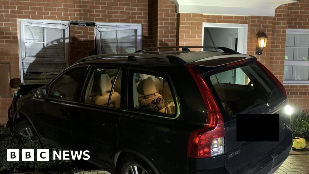 Marston Moretaine Homes evacuated as crashed car damages gas supply