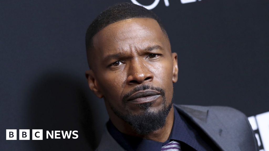 Jamie Foxx 'target of racial slur' in Croatian restaurant - BBC News