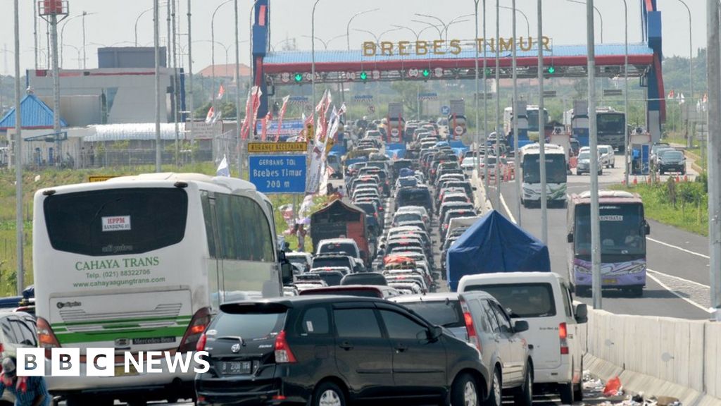 Twelve die in Indonesia traffic jam