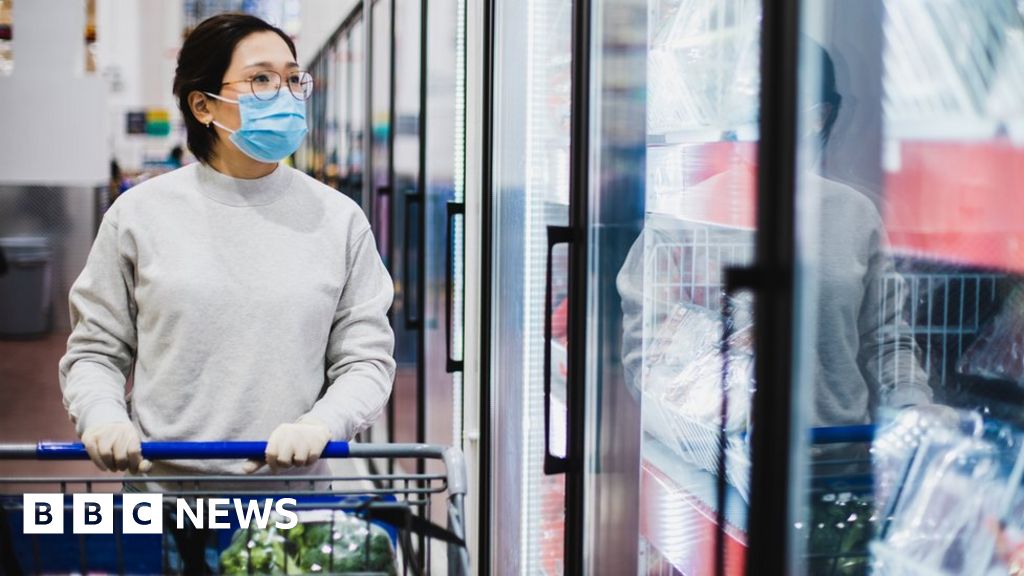 Covid: Boosters should be given to young, says leading scientist