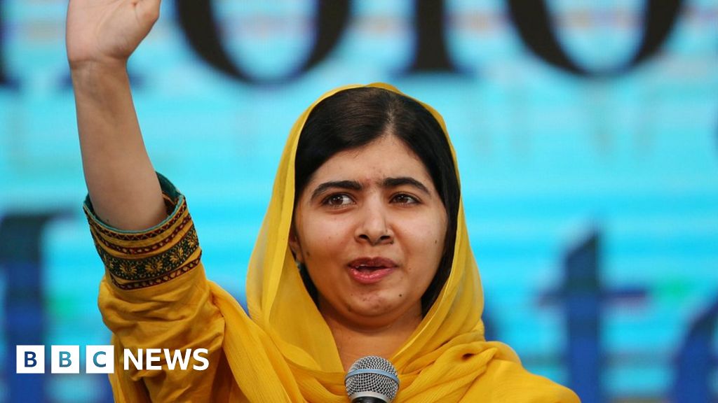 Malala Yousafzai attends first lecture at Oxford University - BBC News