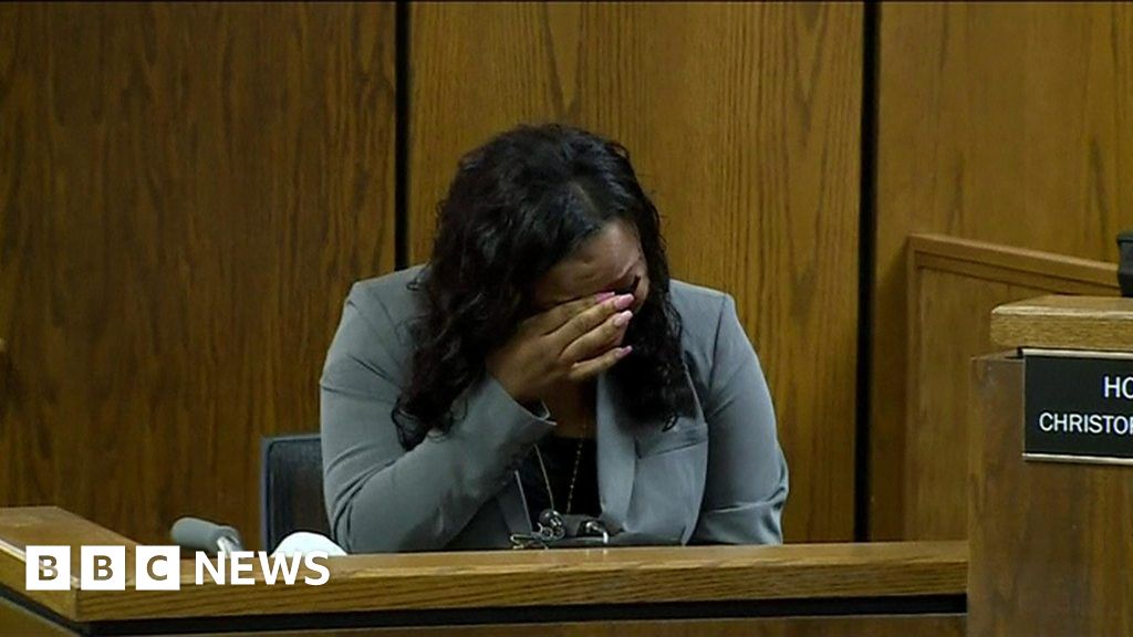 Kalamazoo shooting suspect hauled out of court BBC News