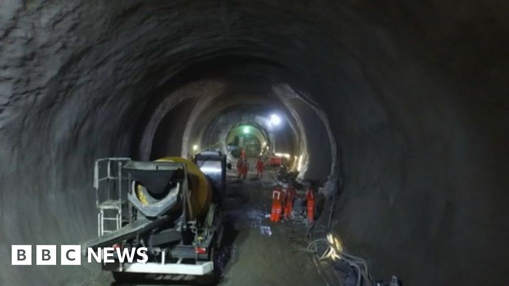 London tunnel creates jobs in West Midlands - BBC News
