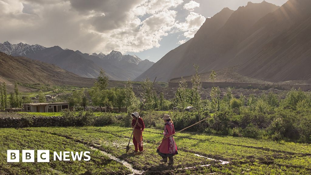 Climate change: 1.9 billion people rely on natural 'water towers' - BBC News