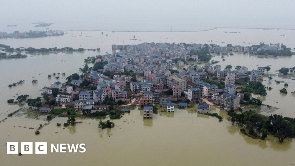 In pictures: Severe floods engulf eastern China - BBC News