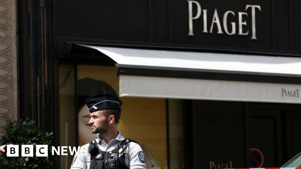 Обир в Париж: Елегантно облечена банда нахлува в бижута за 10 милиона евро