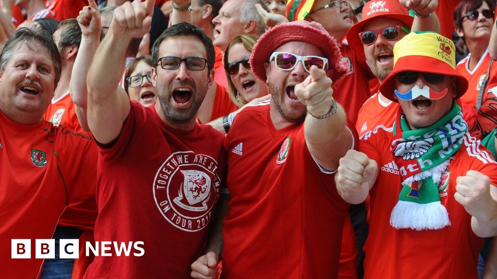 In pictures Wales fans cheer on Euro 2016 team against England BBC News