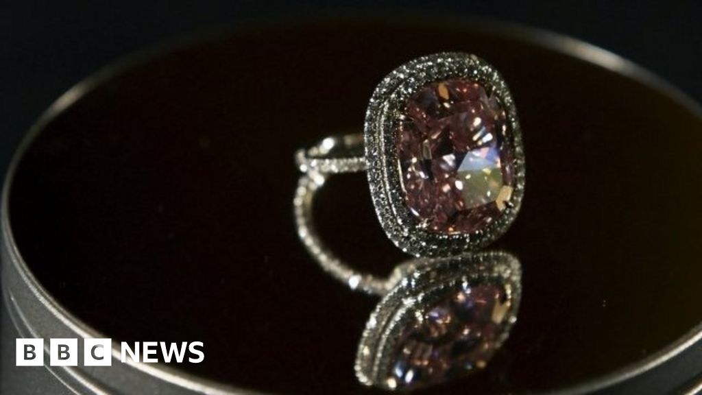 Pink diamond sells for more than $28m - BBC News