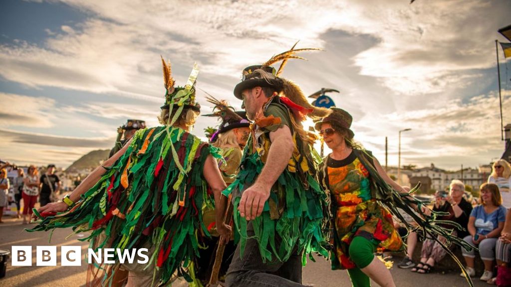 Sidmouth Folk Festival: Tens of thousands in streets