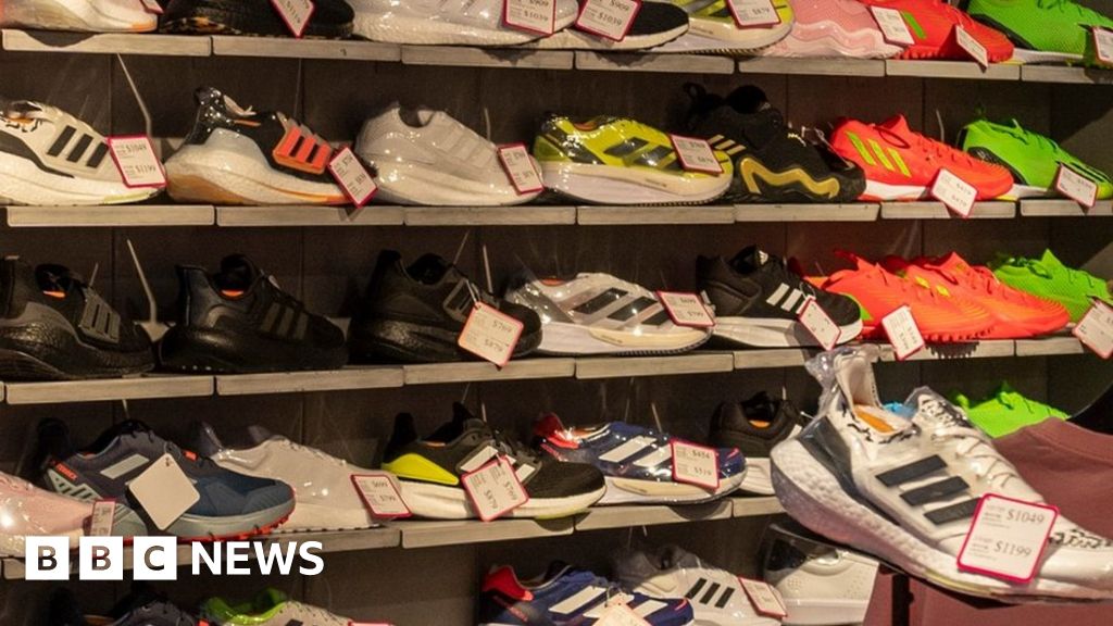 Peru robbery: Shoe-shop thieves get off on the wrong foot
