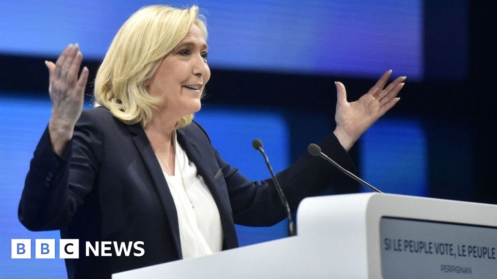French election: Far-right Le Pen closes in on Macron ahead of vote