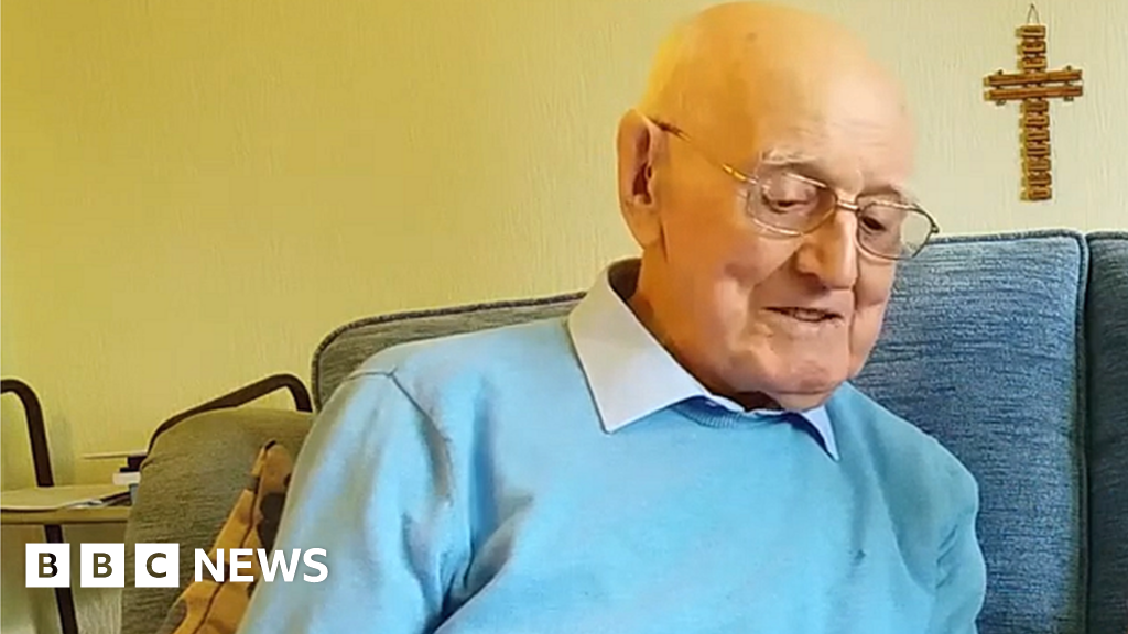 韋德斯菲爾德104歲老人利用YouTube進行 "交心 "活動