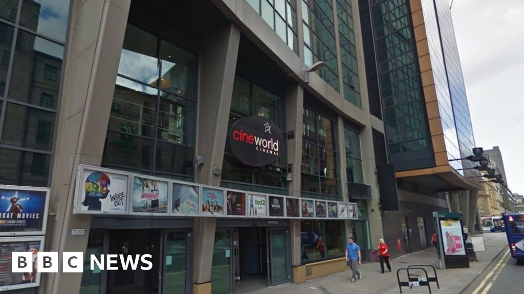 Cineworld apology over 'pitch black' Glasgow evacuation - BBC News