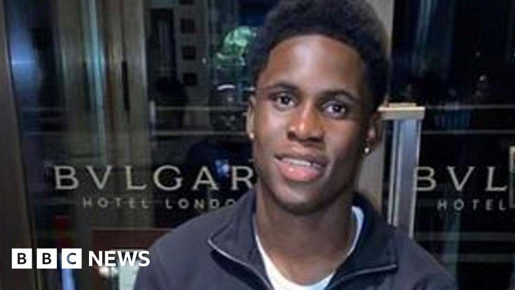 Man who died in rescue attempt gets King's award