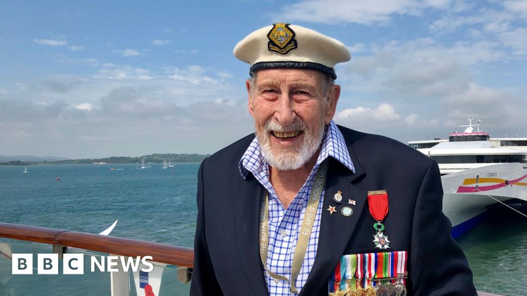 'Adored' Royal Navy D-Day veteran dies aged 98