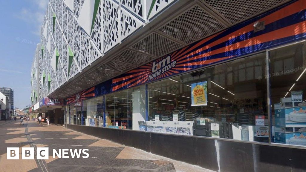 bbc.co.uk - Dan Hunt - Seven arrests after break-in at former B&M in Mansfield