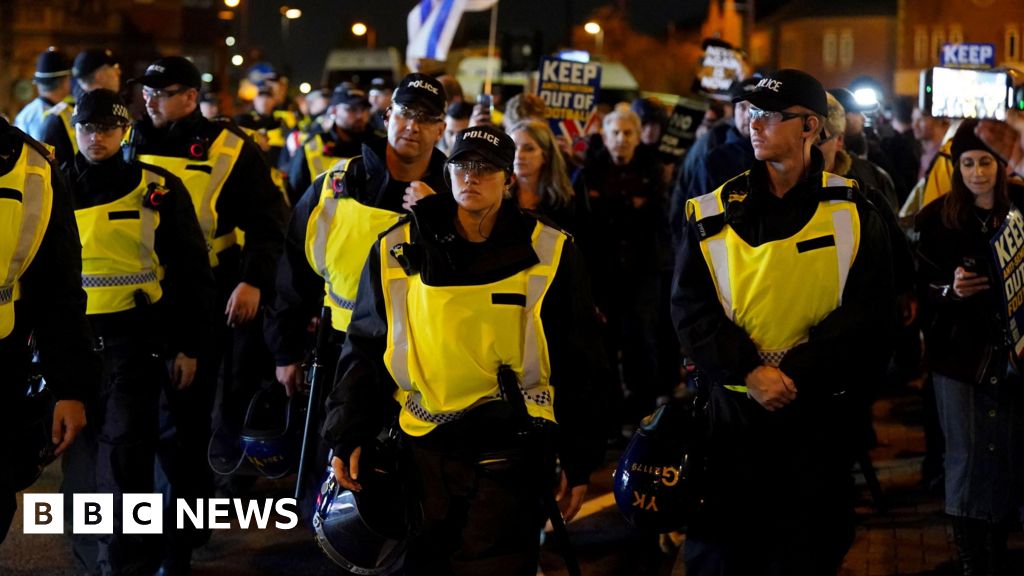 Hundreds of protesters at Villa-Maccabi game