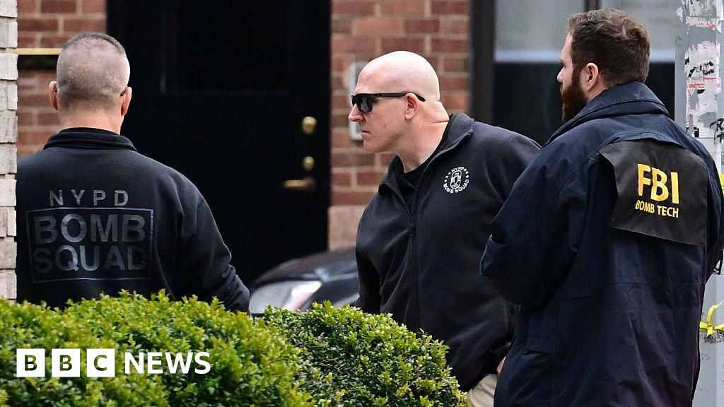اتُهم رجلان بارتكاب جرائم إرهابية بعد إلقاء قنبلة محلية الصنع خارج منزل عمدة مدينة نيويورك