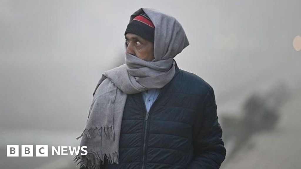 Online classes and construction ban as toxic haze covers Delhi