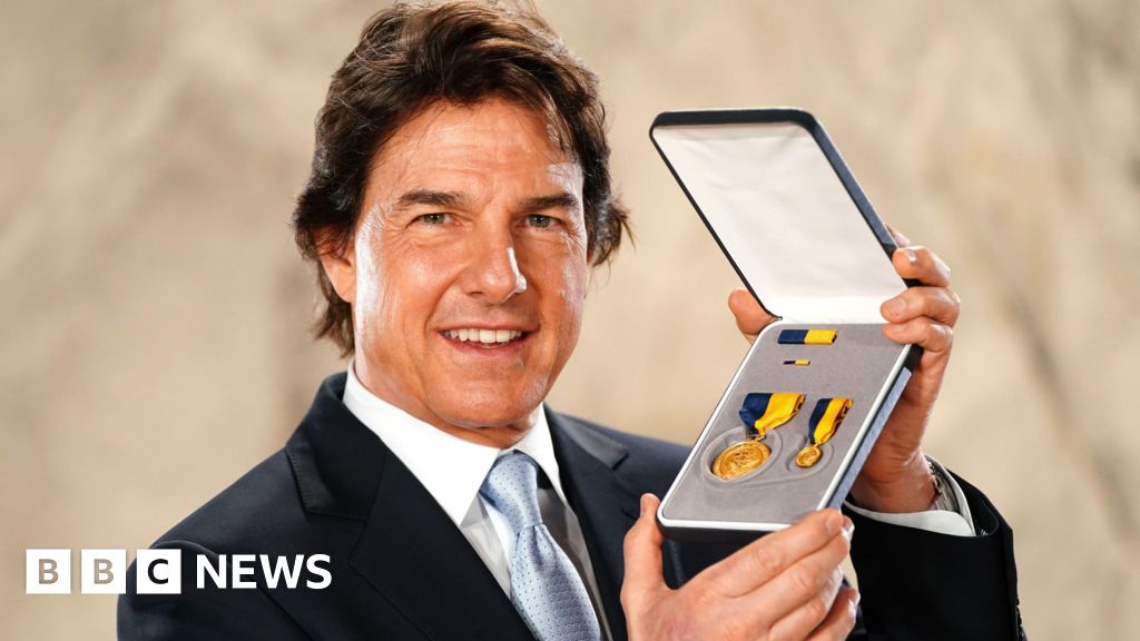 Tom Cruise receives US Navy's highest civilian honor