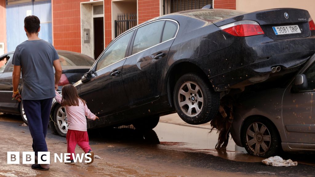 Timing of Spain flood alert under scrutiny as blame game rages