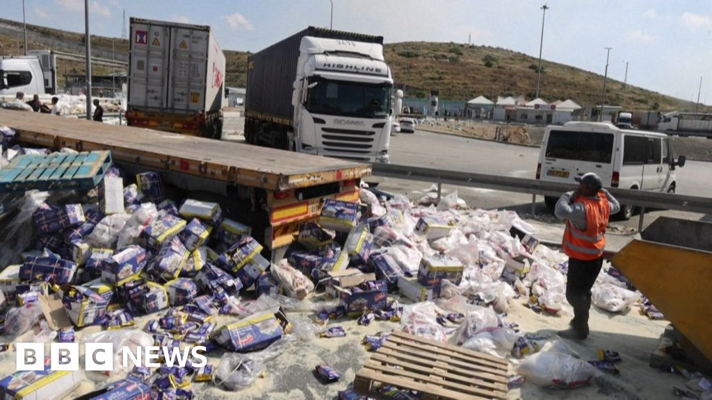 Izraelscy protestujący atakują ciężarówki z pomocą dla Gazy na Zachodnim Brzegu