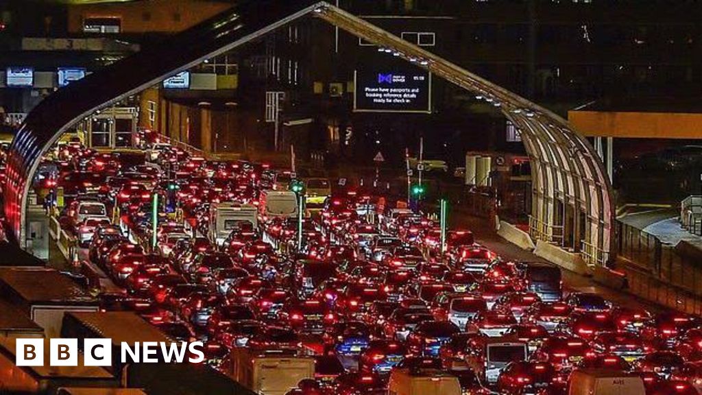 IT issues cause Christmas getaway delays at Dover
